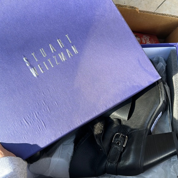 made in italy so sizing might be different, I wear a 7 usually and they fit. - Picture 1 of 5